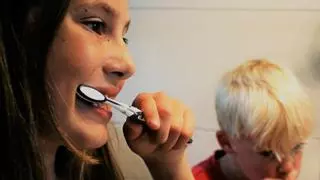 Un estudio odontológico descubre la forma correcta de lavarse los dientes