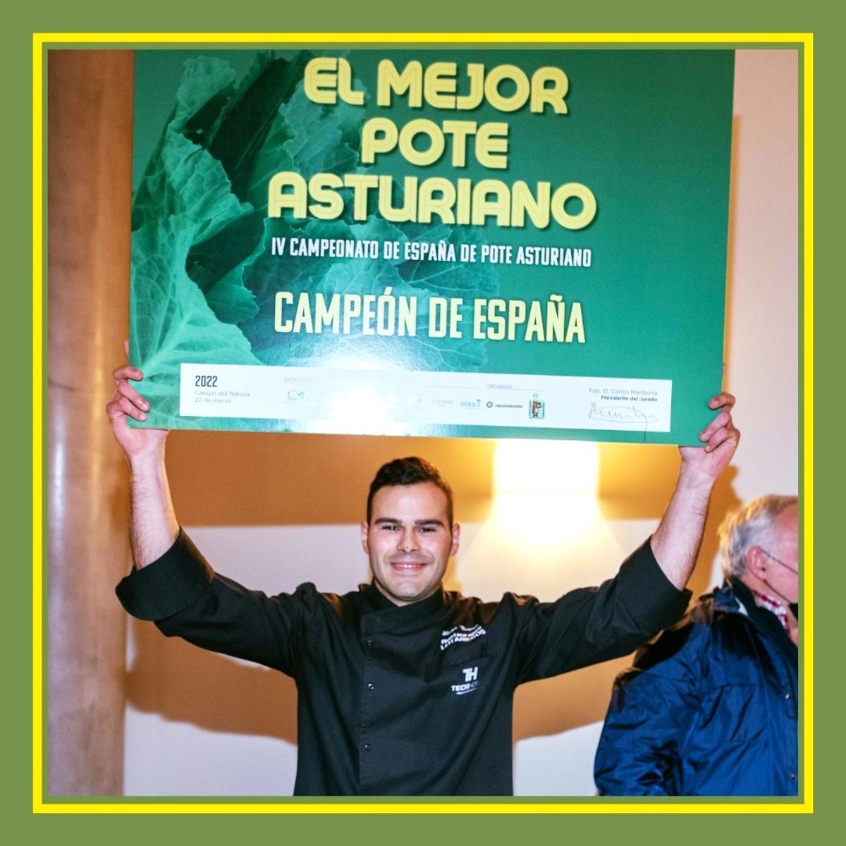 Héctor Cosmen, que el año pasado se alzó con el premio al mejor pote asturiano de España, al frente de su restaurante Leitariegos, en Cangas del Narcea.