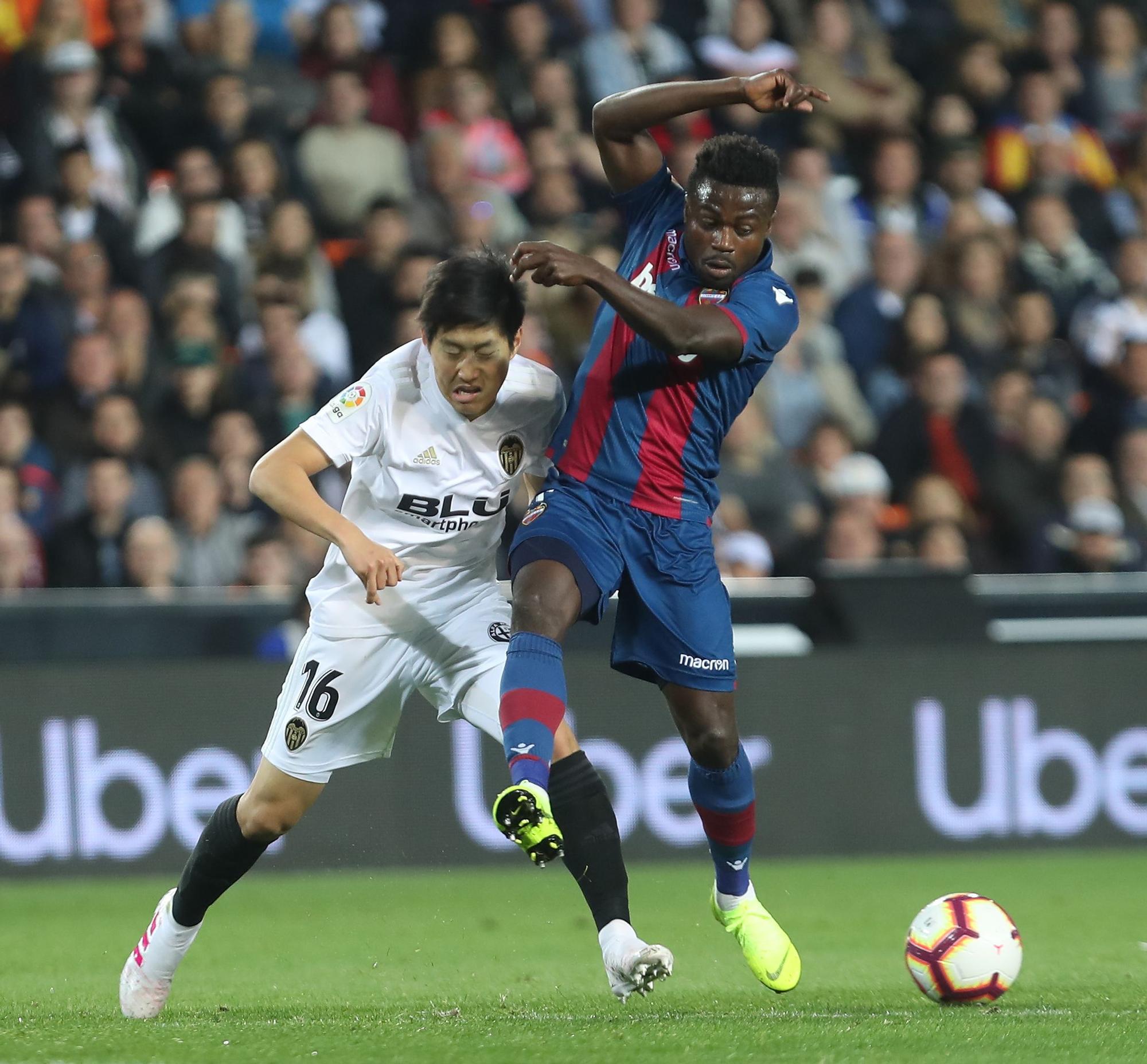 Album de fotos histórico del derbi entre el Valencia y el Levante