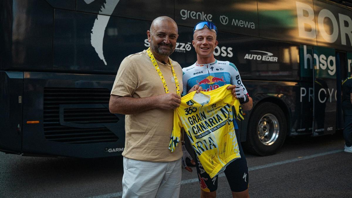 El ciclista Maxim Van Gils (d), corredor del Red Bull BORA hansgrohe.