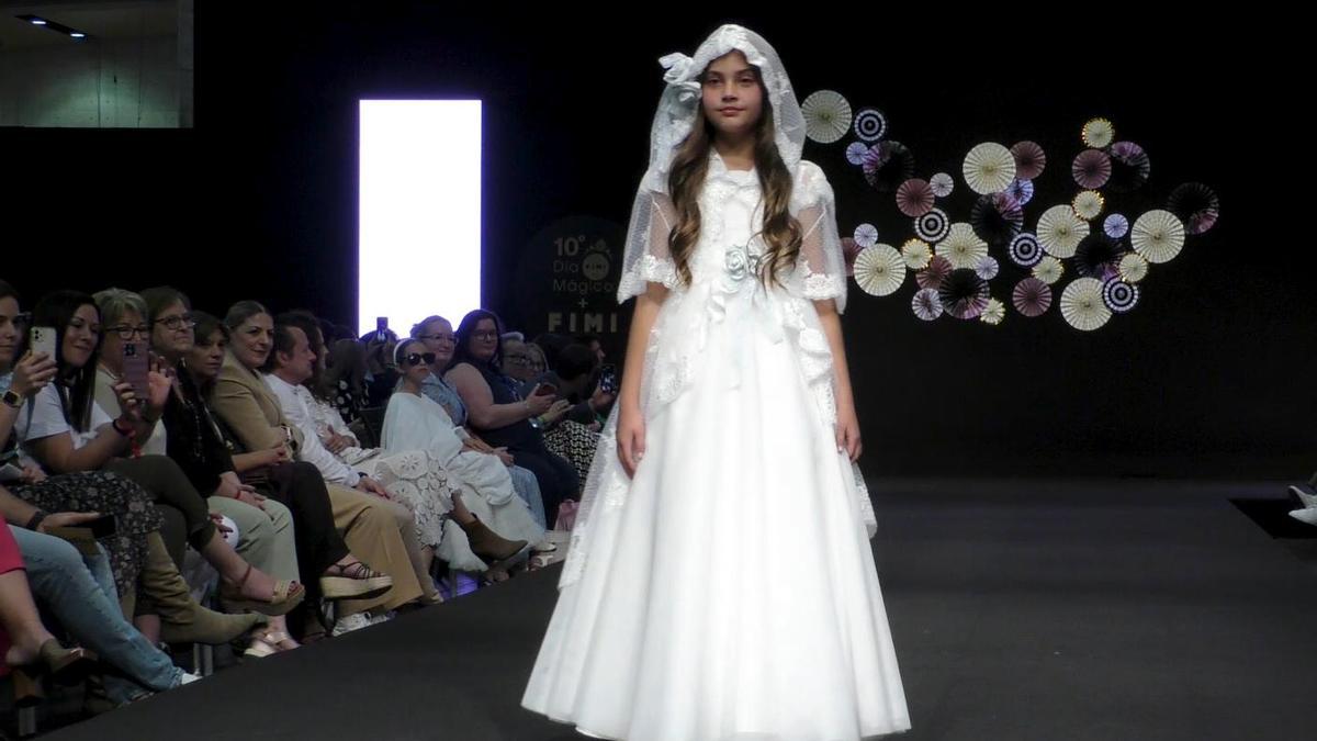 Desfile de moda de comunión en Día Mágico en Feria Valencia.