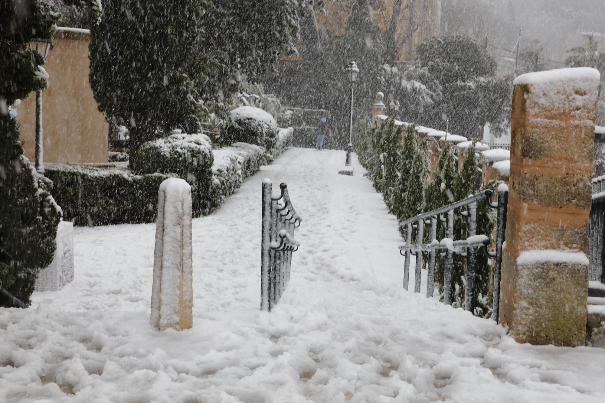 Malerisches Mallorca: Valldemossa im Schnee