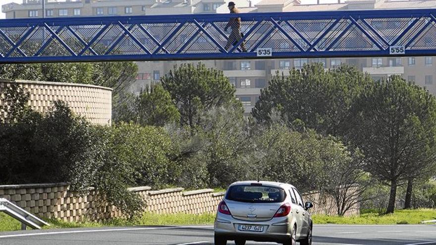 Denuncias por tirar piedras a coches desde el puente de los Castellanos en Cáceres