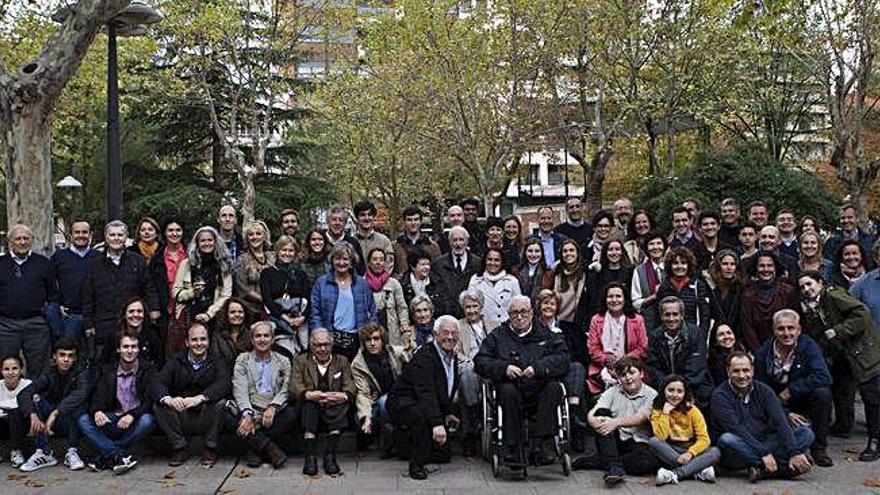 Foto de familia de los integrantes de la familia Echanove que se han reunido en Zamora este fin de semana.