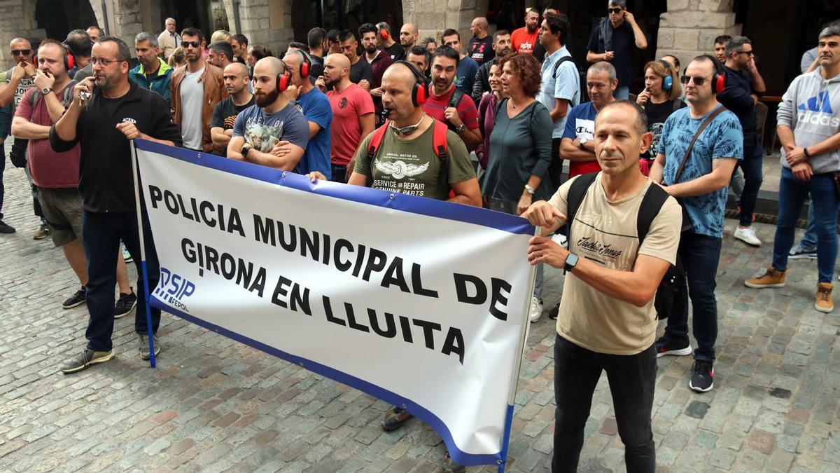 Protesta de la Policia Municipal de Girona per reclamar millores laborals