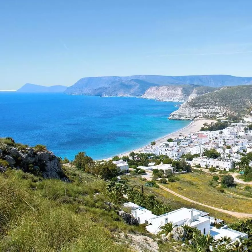 No es Grecia, aunque lo parezca: el pueblo pesquero de Almería que se ha convertido en una joya para el verano