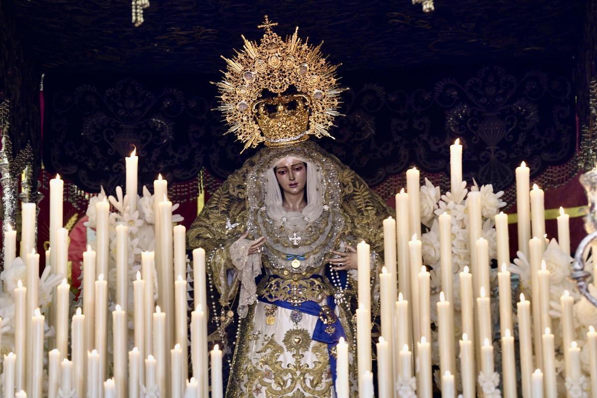 Salida procesional de la cofradía de la Sagrada Cena de Málaga, el Jueves Santo.