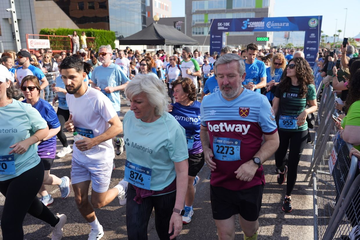 Búscate en las fotos de la Carrera de las Empresas en Castellón