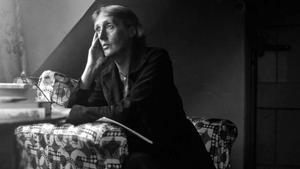 zentauroepp52997604 mas periodico virginia woolf en el salon de su casa200401191101