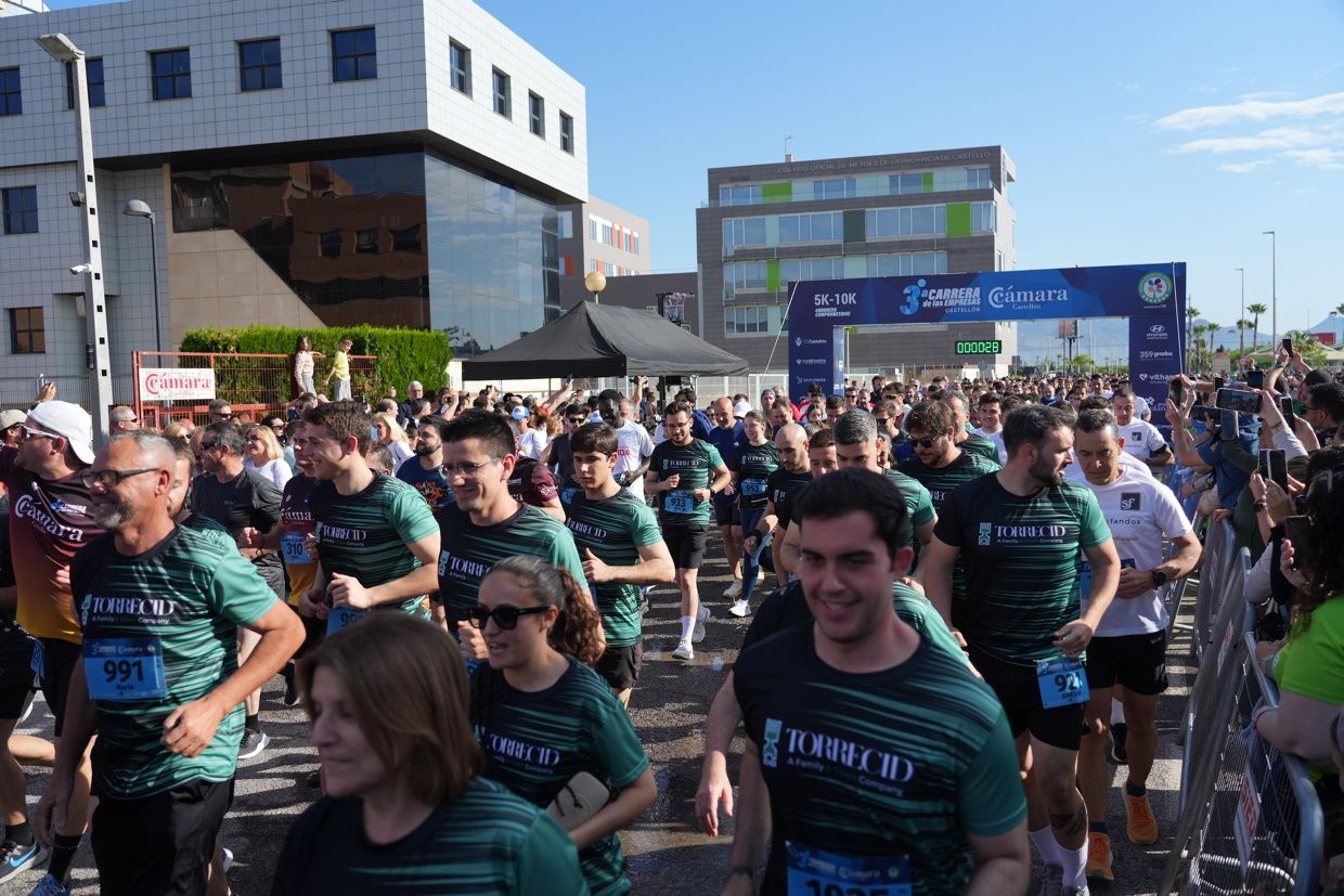 Búscate en las fotos de la Carrera de las Empresas en Castellón