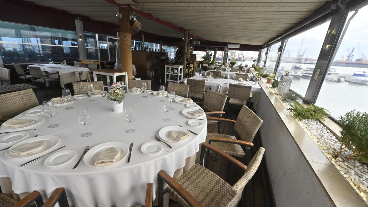 La Marina cuenta con una terraza con capacidad para 100 comensales.