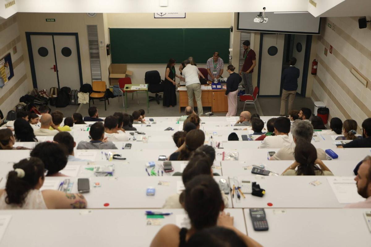 Más de 2.400 aspirantes a maestro se examinan en Córdoba