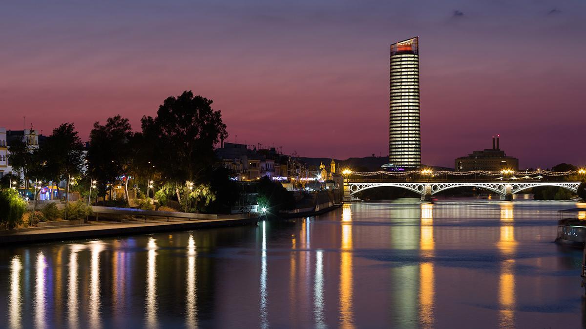 El plan perfecto de San Valentín: una noche con las mejores vistas desde el Eurostars Torre Sevilla 5*