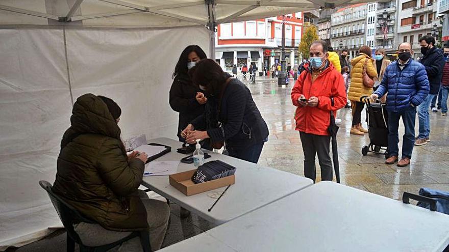 La carpa que se instarló para vender los bonos. |    // NOÉ PARGA