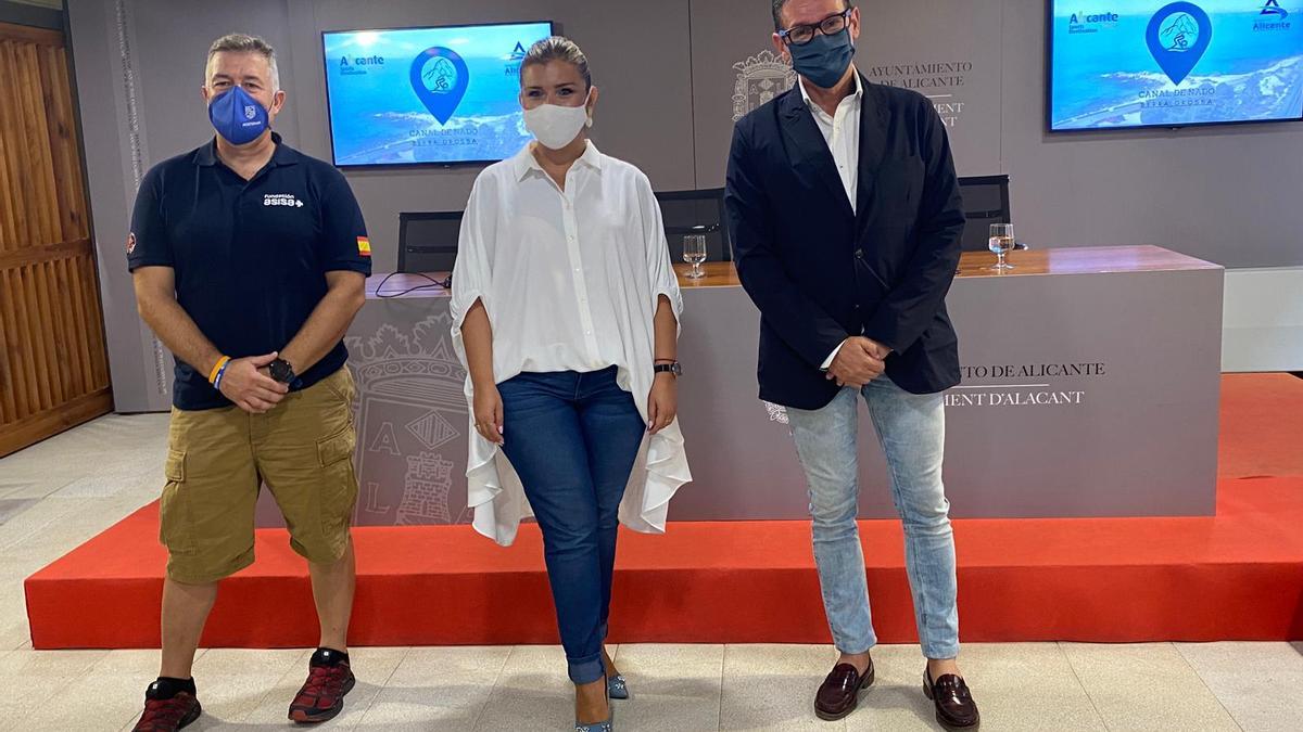 Crivillés, Sánchez y Berenguer, ayer durante la presentación del canal abierto de nado permanente.