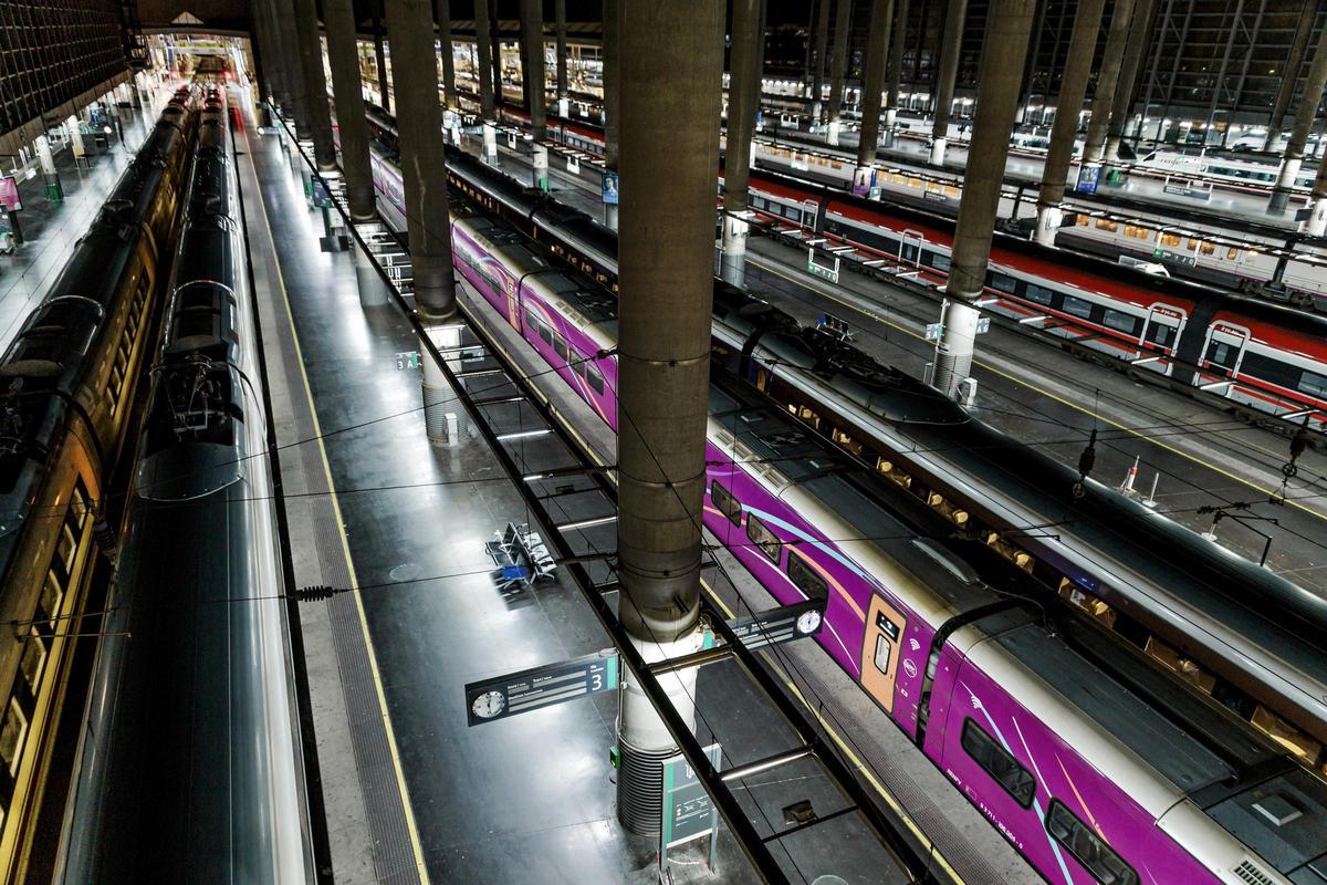 Colas y desconcierto en Atocha tras el robo de cable en la línea de alta velocidad Madrid-Andalucía