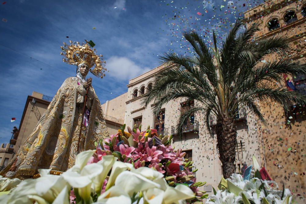 El Cristo Resucitado y de la Virgen de la Asunción inundan la ciudad de alegría y color