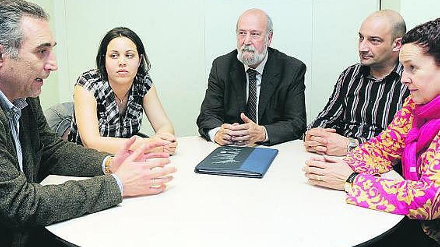 Por la izquierda, Martínez Vega, Beatriz García, José Manuel Rivas, Jesús F. Corrales y Beatriz Quirós.