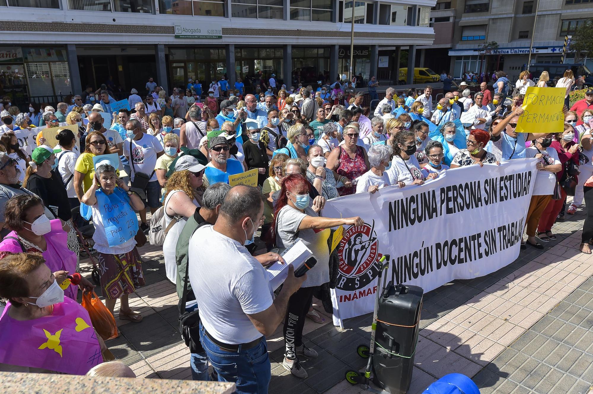 Manifestación contra el recorte en la educación para mayores