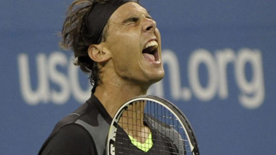 Rafael Nadal grita tras ganar un punto y romperle el saque a su rival Teymuraz Gabashvilli