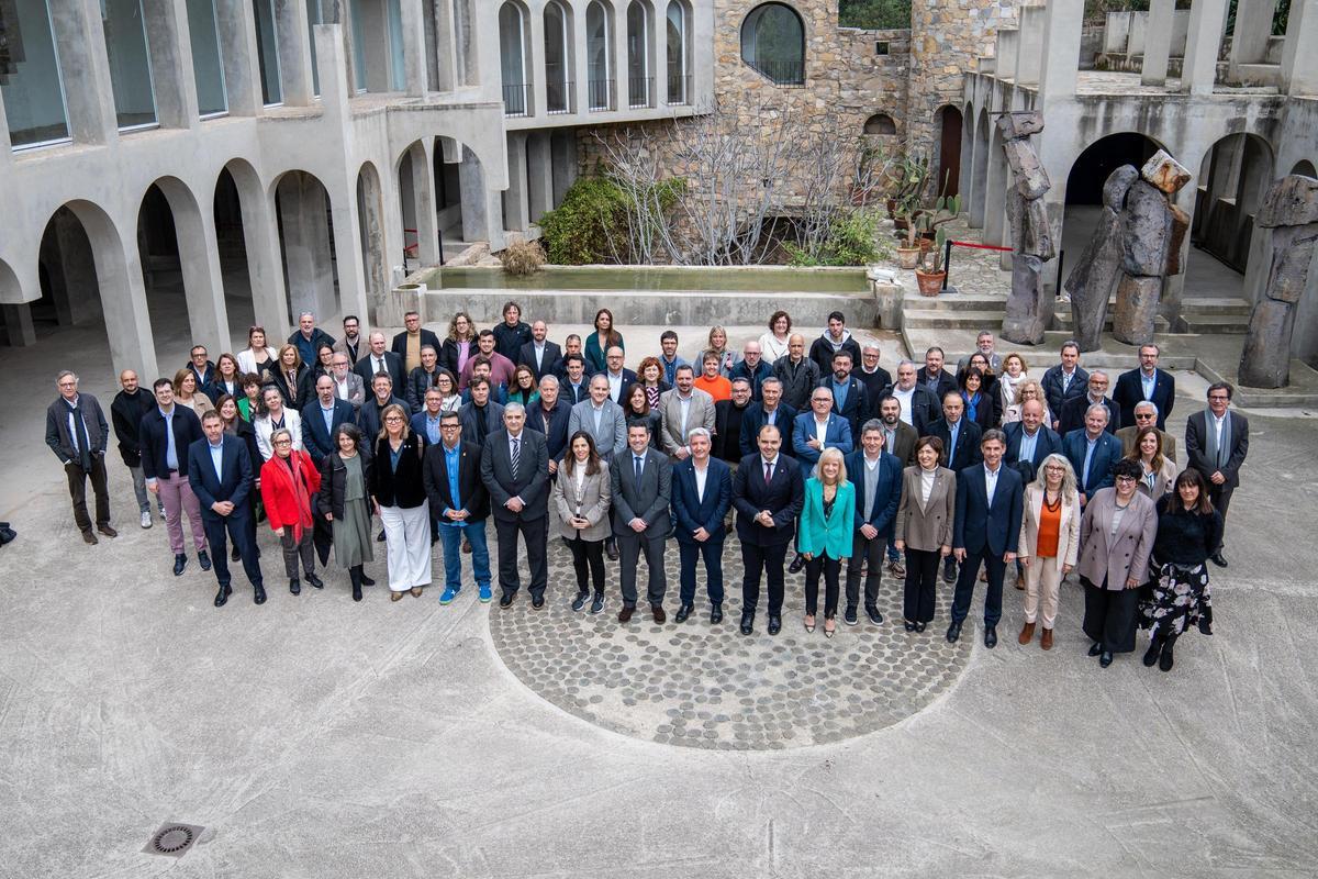 Alcaldes del área de Barcelona celebran los 80 millones del PUOSC del Govern de la Generalitat.