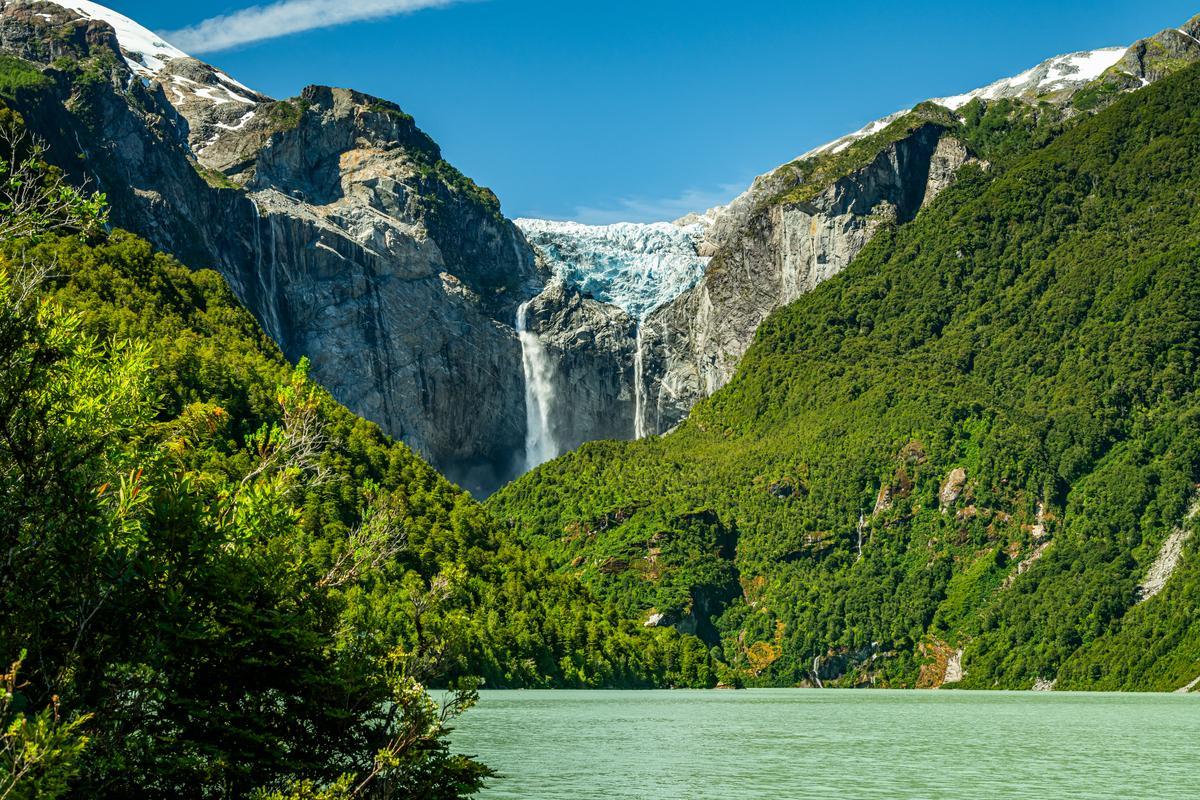 Ventisquero colgante es el principal atractivo del Parque Nacional Queulat en el sector norte de la Carretera Austral.