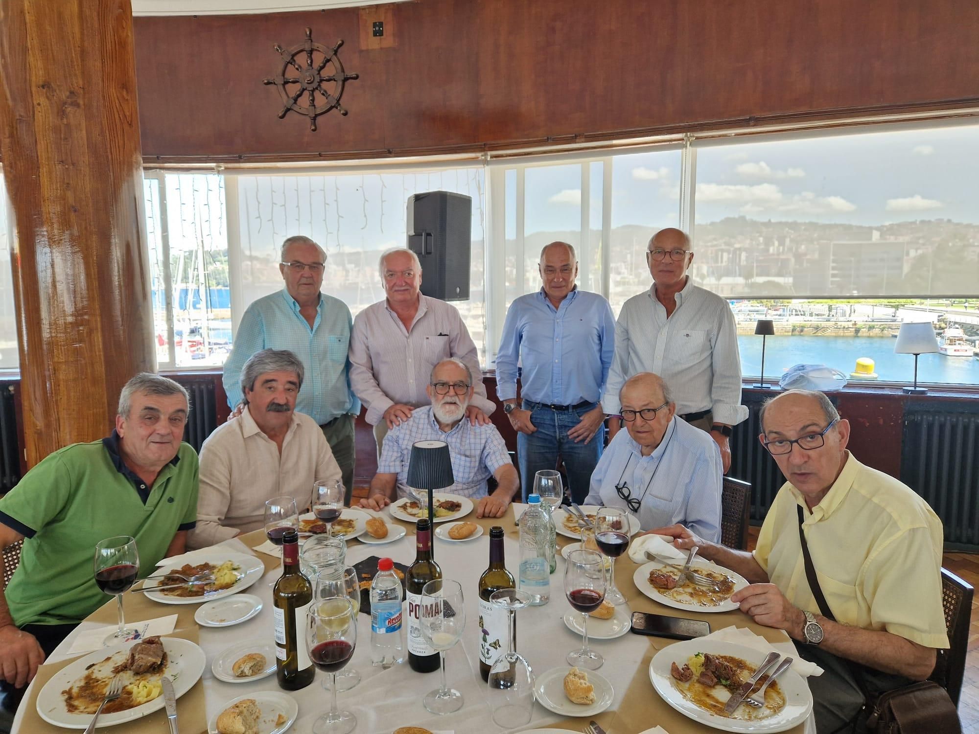 Risas y anécdotas en la comida anual de «A Morriña de Pescanova»