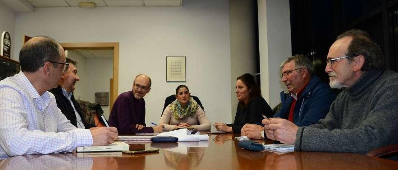 Reunión de la mesa de diálogo sobre el final del paseo de Seara, celebrada esta semana. // G. Núñez