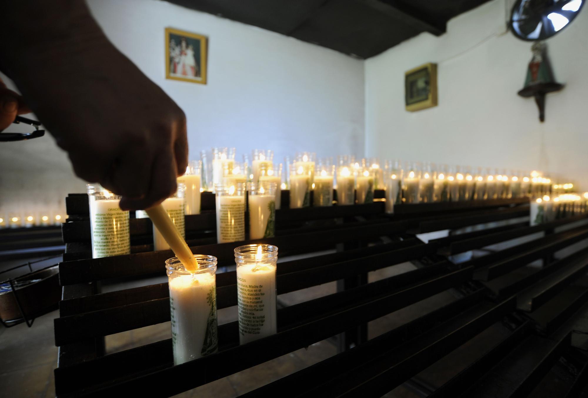 'O Corpiño pequeno' reparte sus feligreses entre su templo y Facebook