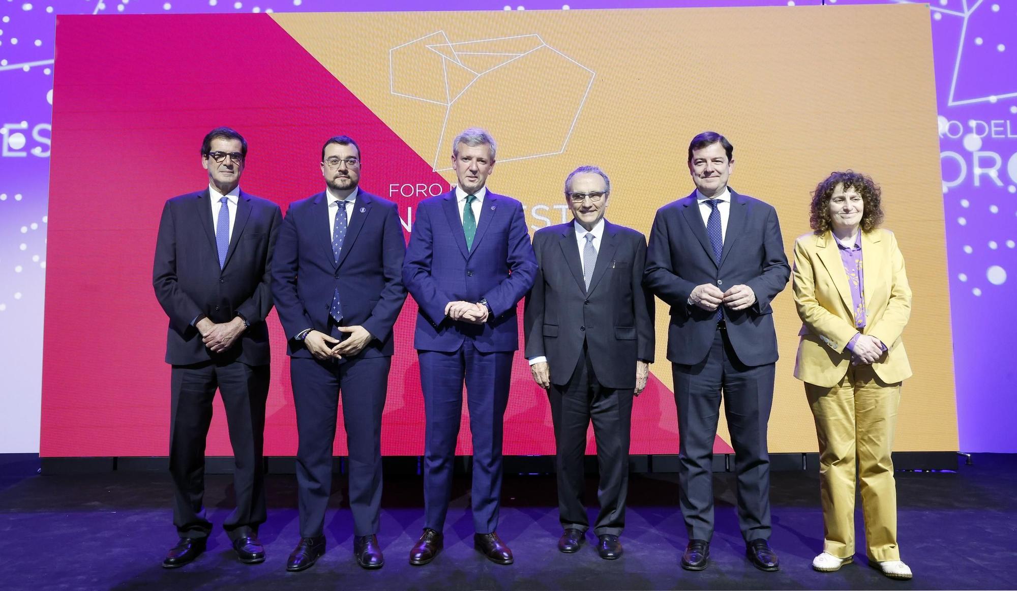 El poder político y empresarial se cita en Santiago