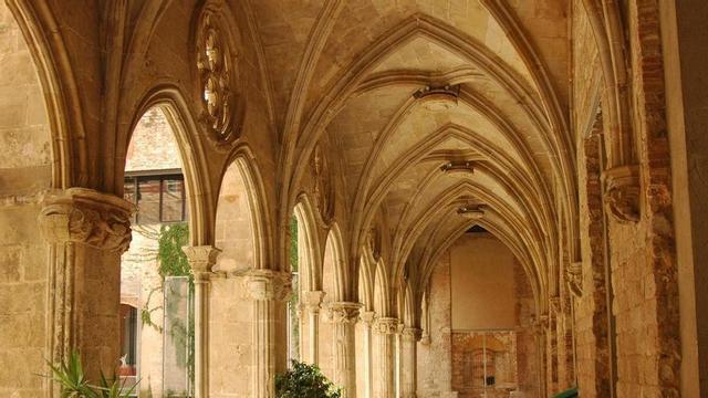 Claustre de Sant Agustí Vell, on es troba la terrassa del bar del Convent