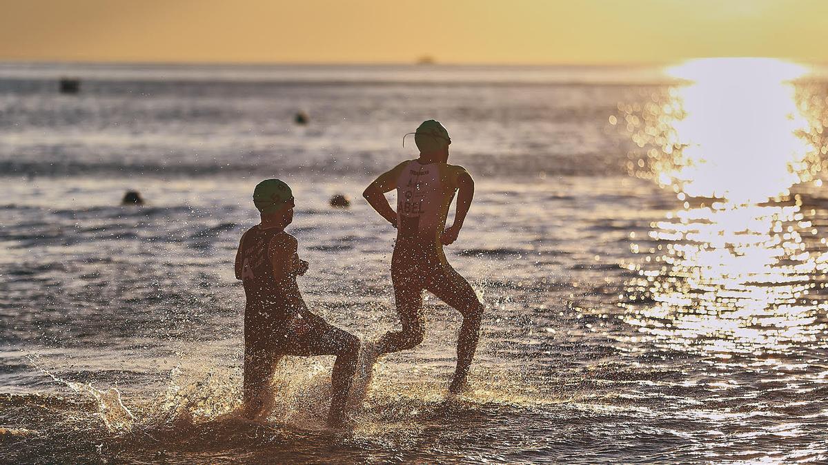 La prueba que arrancó a las 8.00 h desde la Playa del Postiguet.