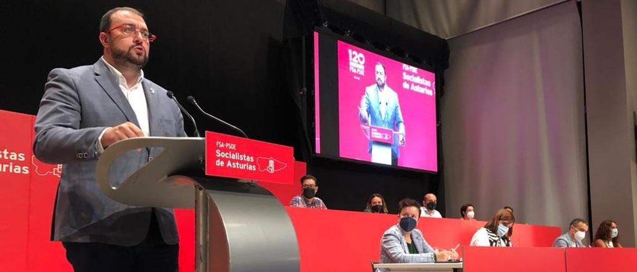 Adrián Barbón, durante su intervención.