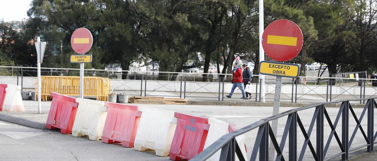 Obras en la avenida de El Molinón.