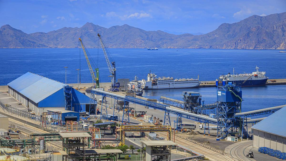 La Dársena de Escombreras, donde el Puerto planea una nueva nave de servicios de mantenimiento y almacenamiento