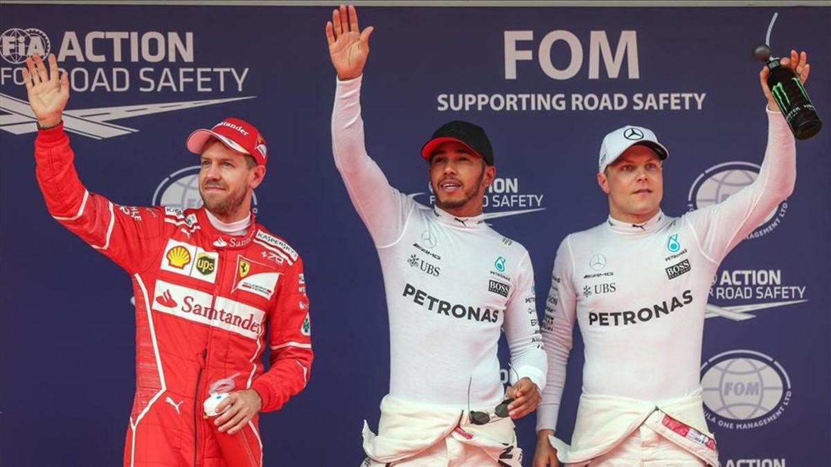 Hamilton, flanqueado por Vettel y Bottas tras conseguir la pole