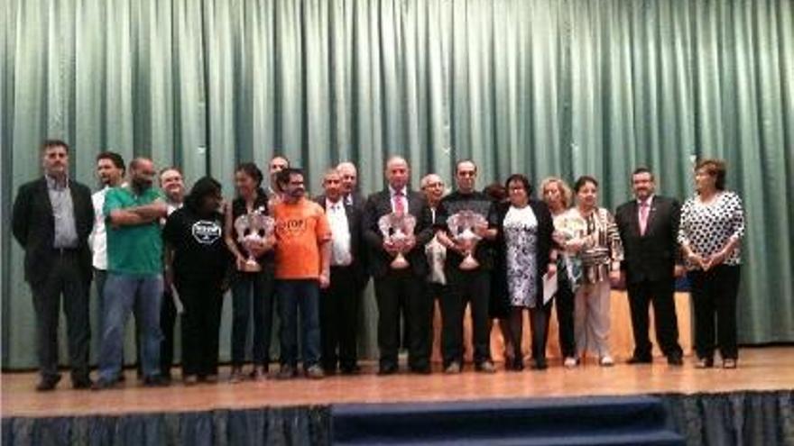 Los galardonados y los organizadores, en la gala de entrega de los premios.