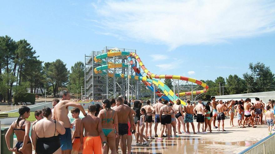 El parque acuático de Monterrei dispara la afluencia de visitantes con los nuevos toboganes: «es mucho más completo»