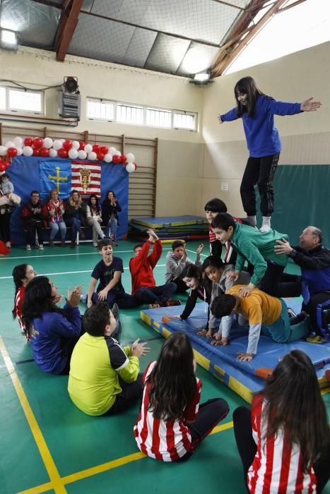 Visita de jugadores del Sporting al Colegio Miguel de Cervantes