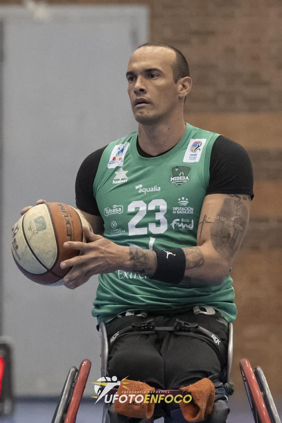 El jugador venezolano durante un partido con el Mideba.