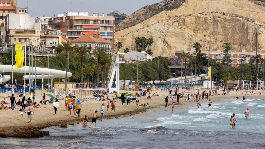 Cuarenta inspecciones en seis meses para las casi 4.000 viviendas turísticas de Alicante