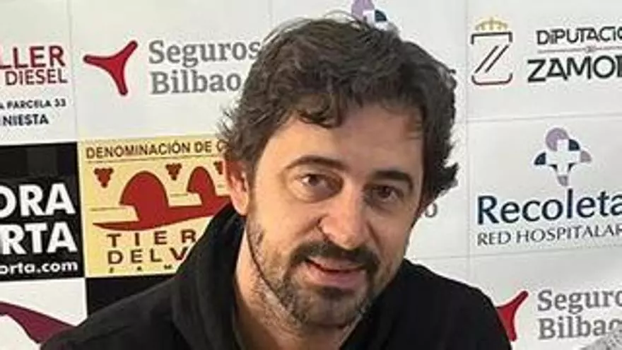 Ricardo Vasconcelos, entrenador del Recoletas Zamora: "Azul Marino tiene dos pívot muy dominantes"
