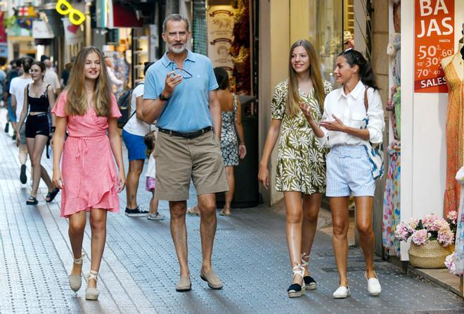 La familia real española pasea por Mallorca