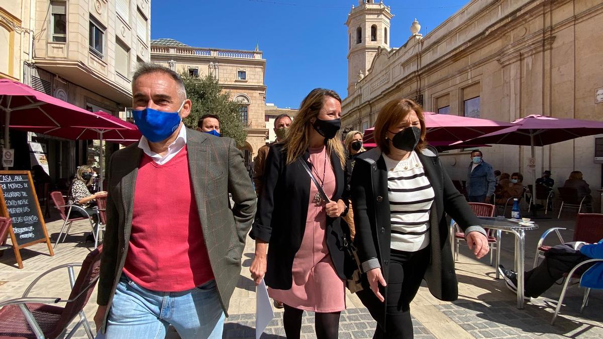 Barrachina, Carrasco y Bonig en su recorrido por Castelló.