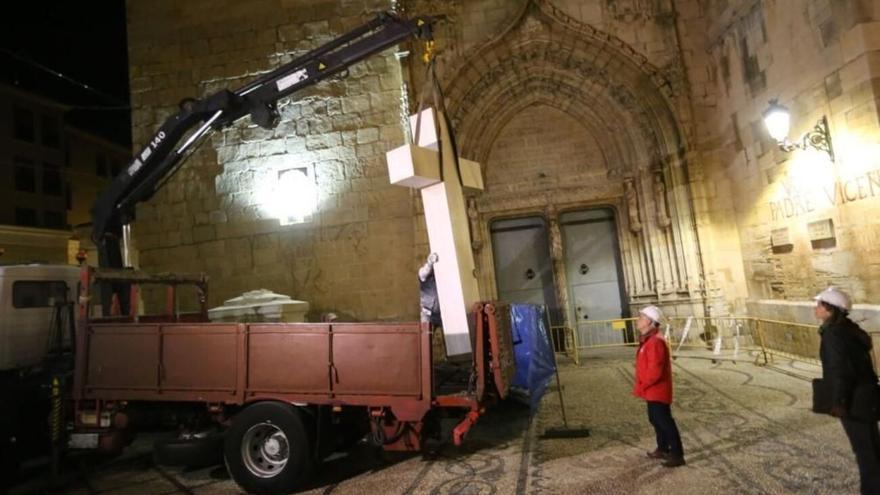 La Plataforma de la Cruz reclama al alcalde de Callosa que &quot;prepare&quot; el regreso de la Cruz de los Caídos a la plaza de España