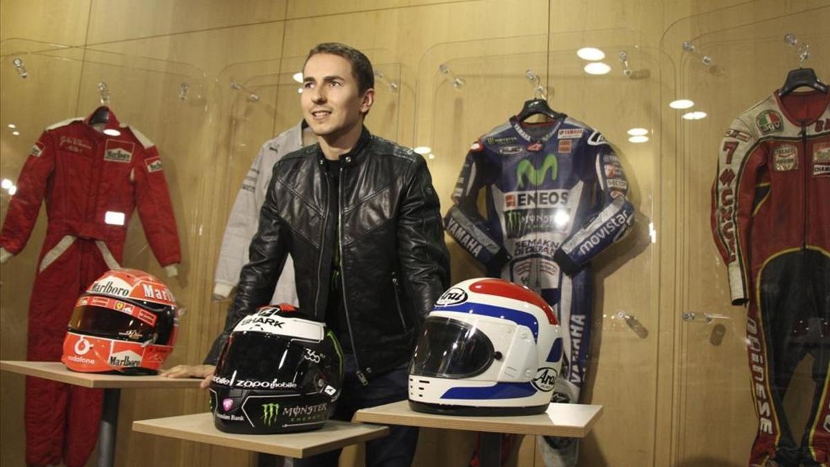 Lorenzo, con su colección de F1 y MotoGP
