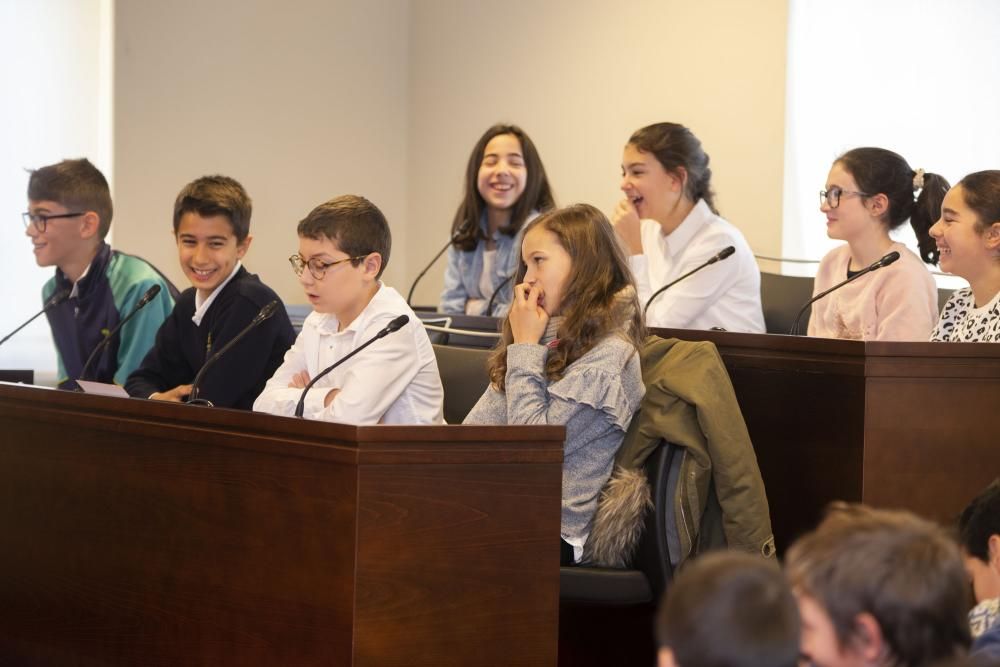 Estudiantes de Sada piden retrasar el encendido navideño para ahorrar energía.