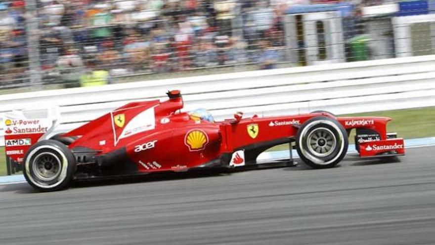 fernando Alonso pilota su ferrari