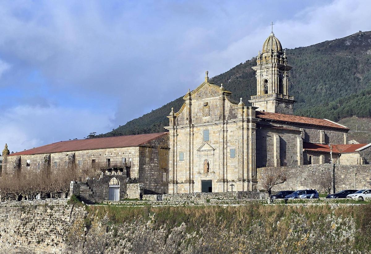 Mosteiro de Oia donde actuará Alondra Bentley este domingo día 2 de agosto con Sinsal.