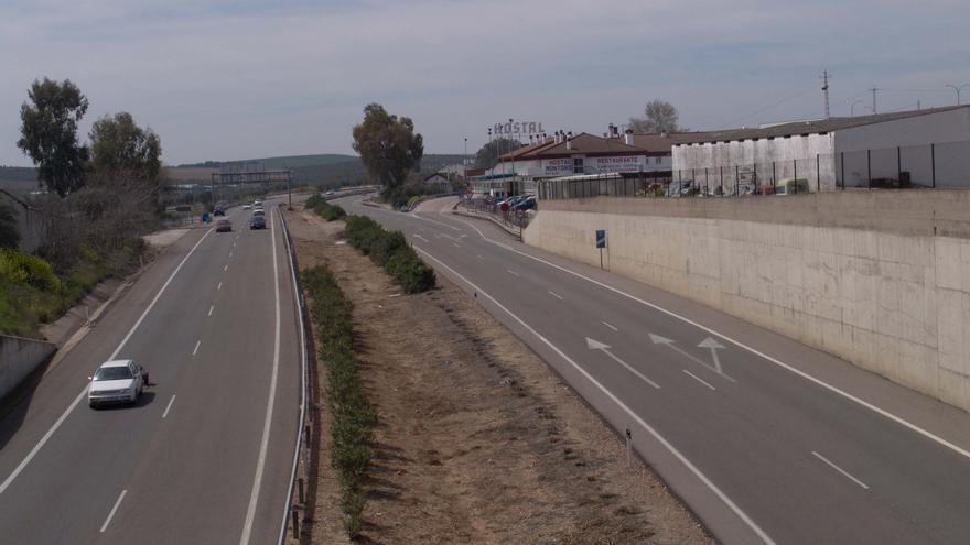 El Mitma licita por 28 millones un contrato para rehabilitar 26 kilómetros de la A-4 en Córdoba